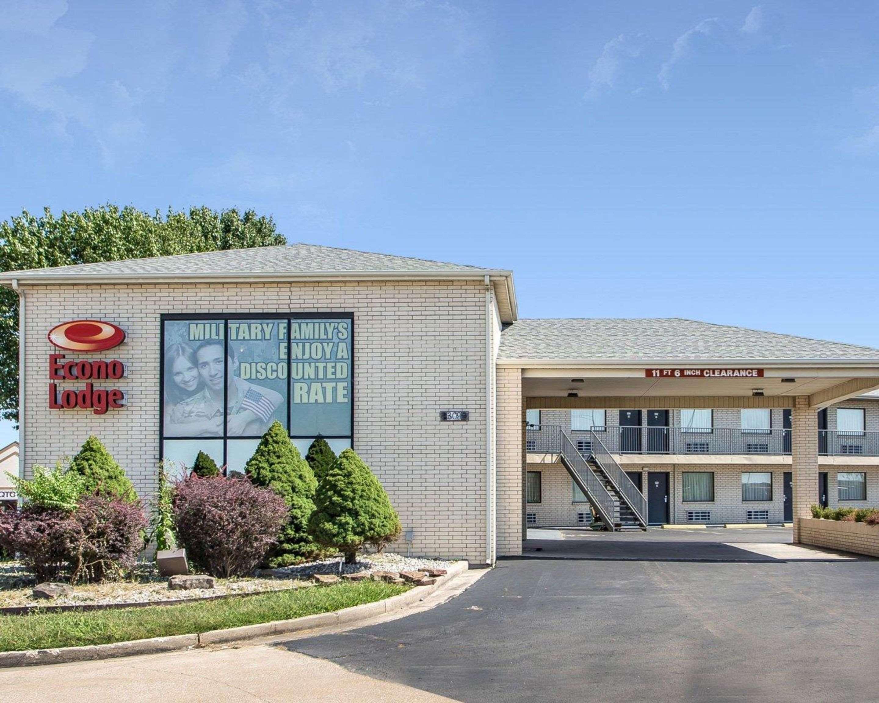 Econo Lodge Saint Robert Exterior photo