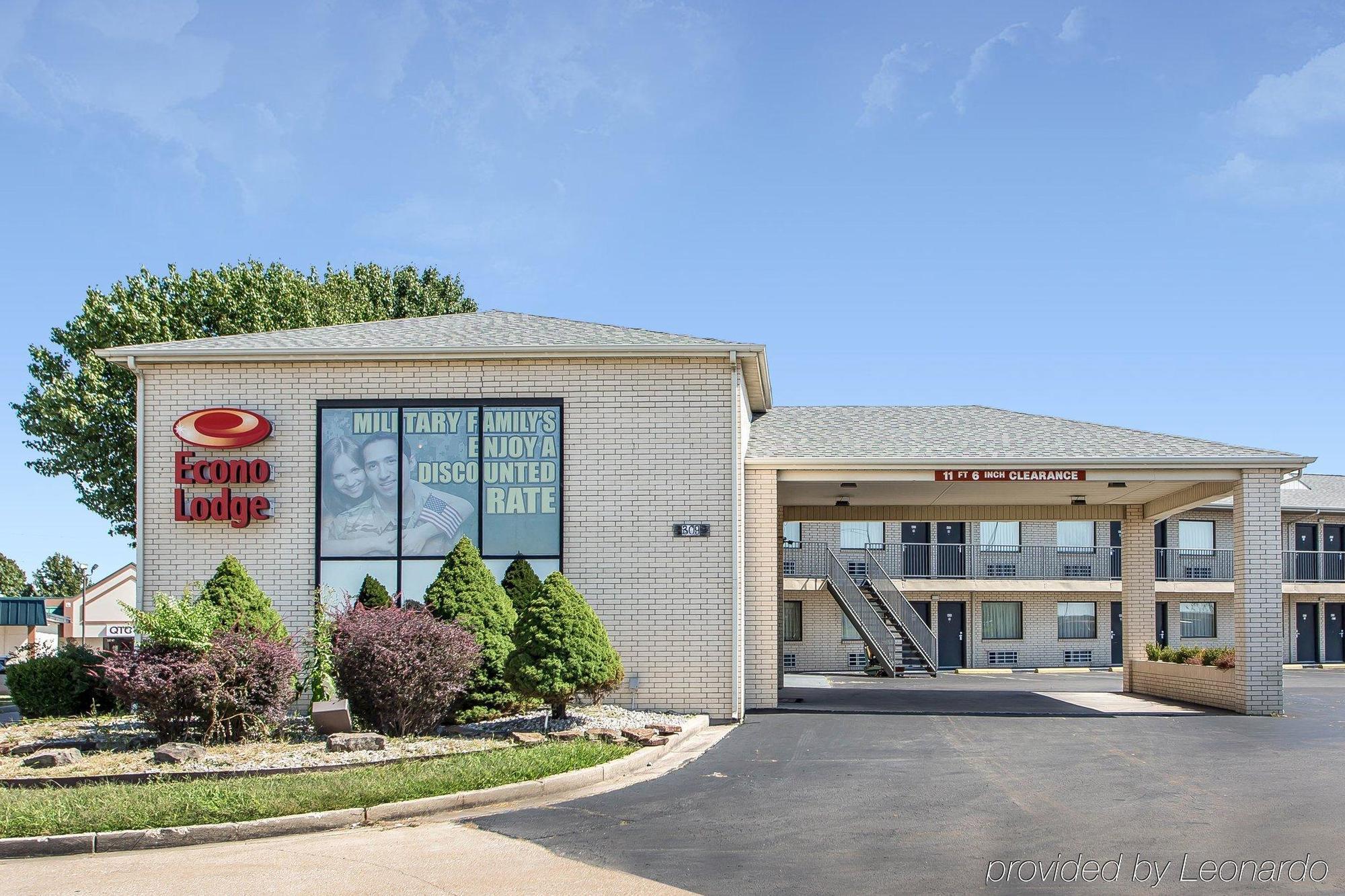 Econo Lodge Saint Robert Exterior photo