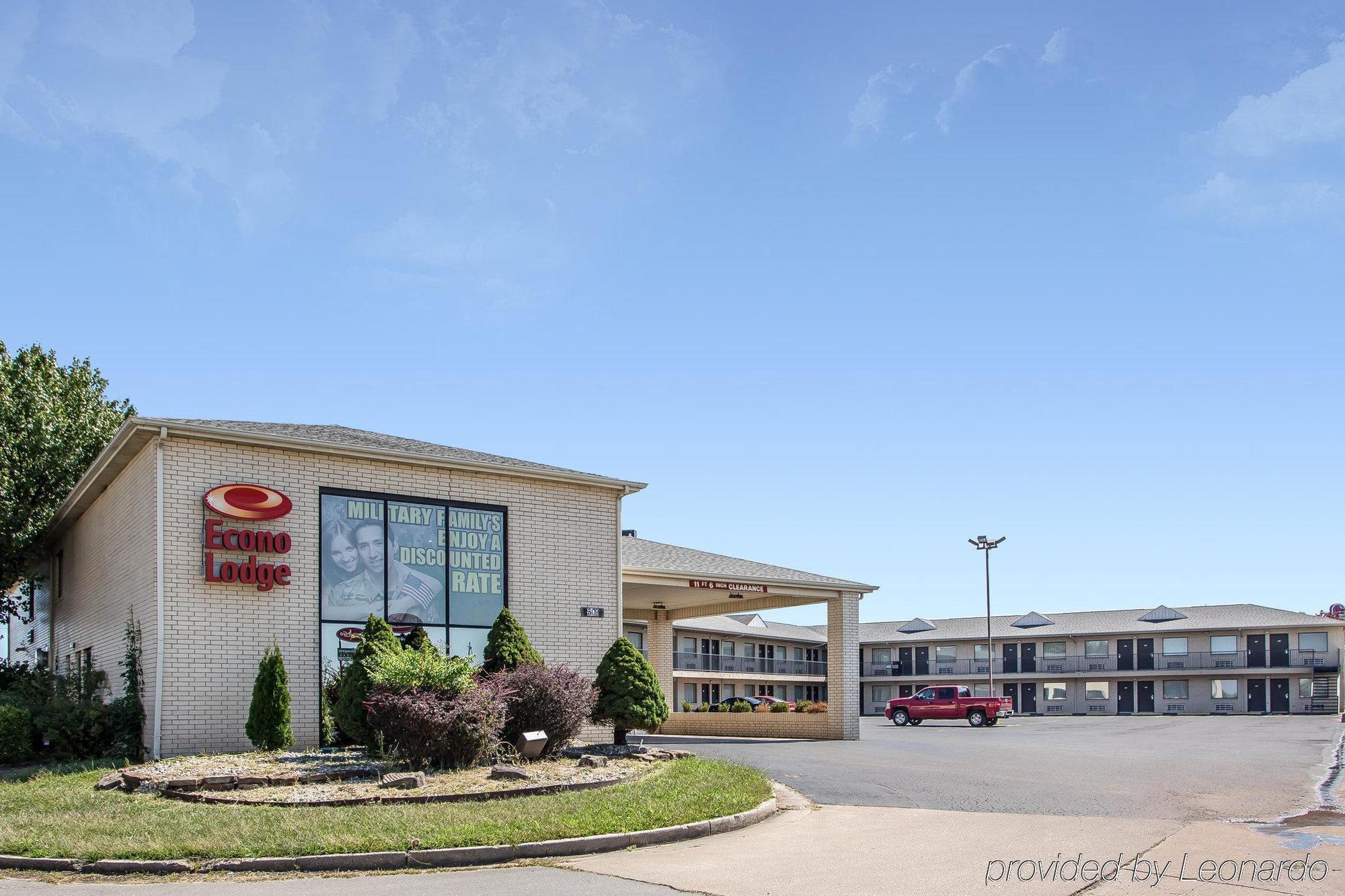 Econo Lodge Saint Robert Exterior photo